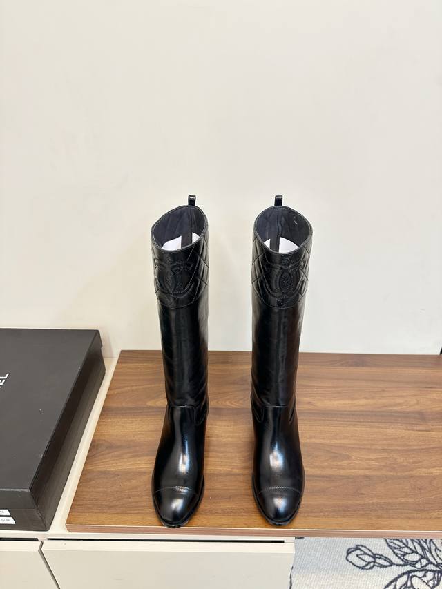 Chanel Fall/Winter New Arrival - Quilted Riding Boots These riding boots are tru