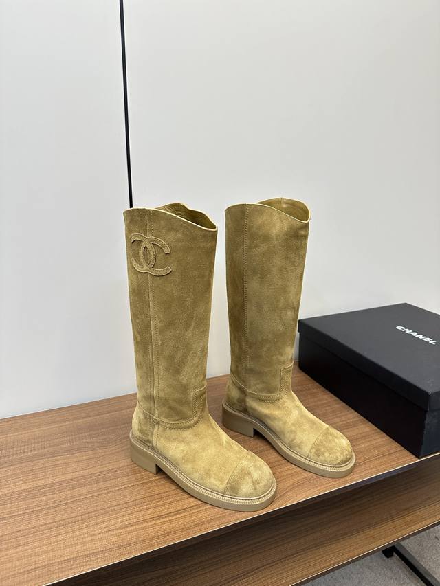 Chanel * Autumn/Winter New Arrival Short Boots 660 These riding boots are truly