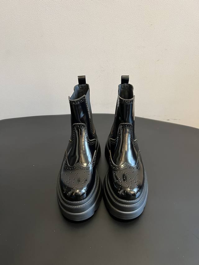 Top Quality Alexander Wang 25Ss Brogue Chelsea Boots. Combining traditional brog