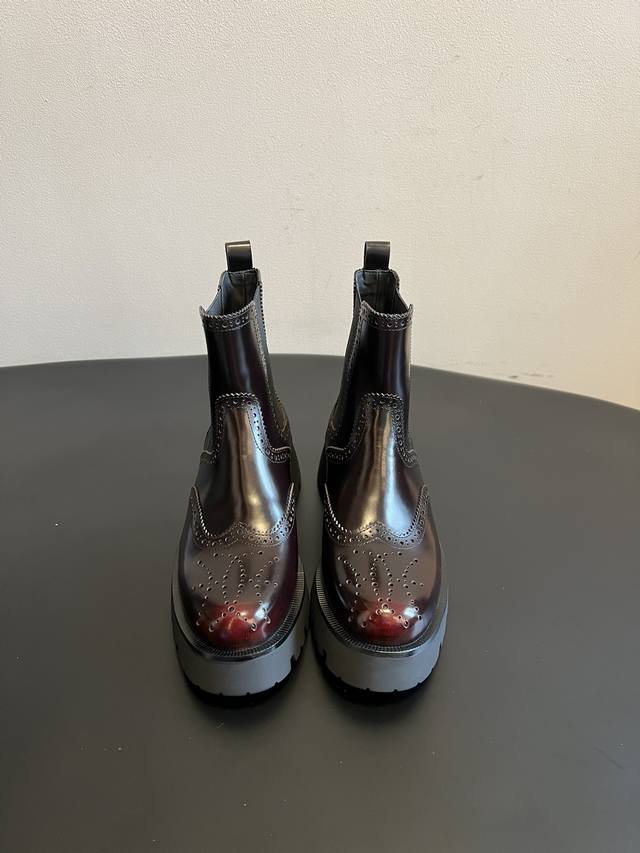 Top Quality Alexander Wang 25Ss Brogue Chelsea Boots. Combining traditional brog