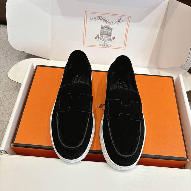 Women's and Men's 70 Hermes Sneakers Series - Stylish and Versatile, Super Comfo