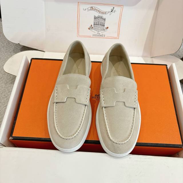 Women's and Men's 70 Hermes Sneakers Series - Stylish and Versatile, Super Comfo
