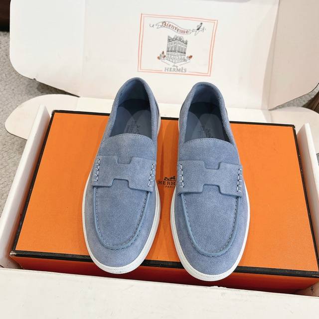 Women's and Men's 70 Hermes Sneakers Series - Stylish and Versatile, Super Comfo