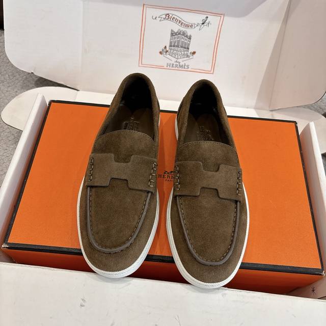 Women's and Men's 70 Hermes Sneakers - Stylish and versatile, super comfortable
