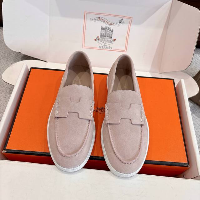Women's and Men's 70 Hermes Sneakers Series - Stylish and Versatile, Super Comfo