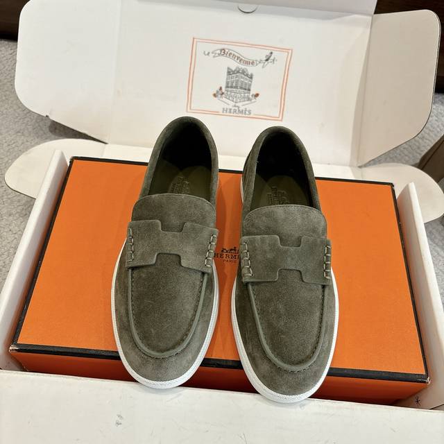 Women's and Men's 70 Hermes Sneakers Series - Stylish and Versatile, Super Comfo