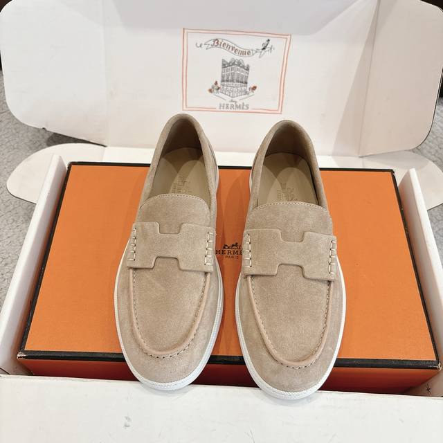 Women's and Men's 70 Hermes Sneakers Series - Stylish and Versatile, Super Comfo