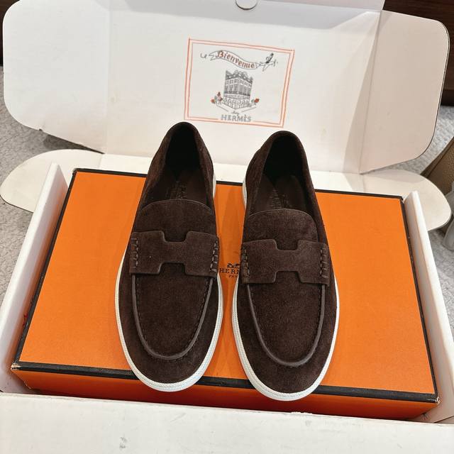 Women's and Men's 70 Hermes Sneakers Series - Stylish and Versatile, Super Comfo