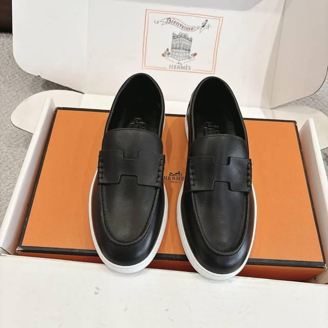 Women's and Men's 70 Hermes Sneakers - Stylish and versatile, super comfortable
