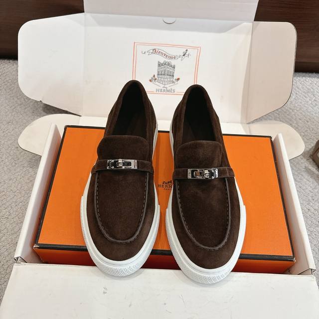 Women's and Men's 70 Hermes Sneakers - Stylish and versatile, super comfortable