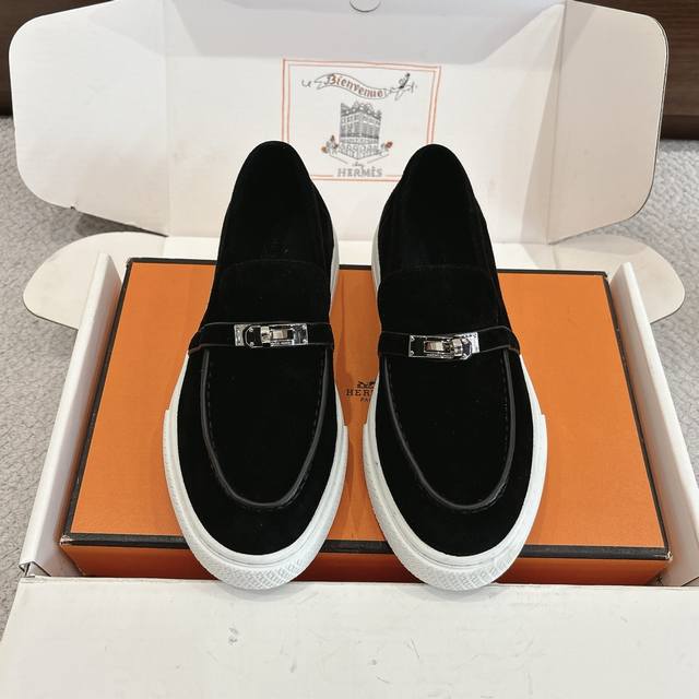 Women's and Men's 70 Hermes Sneakers - Stylish and versatile, super comfortable
