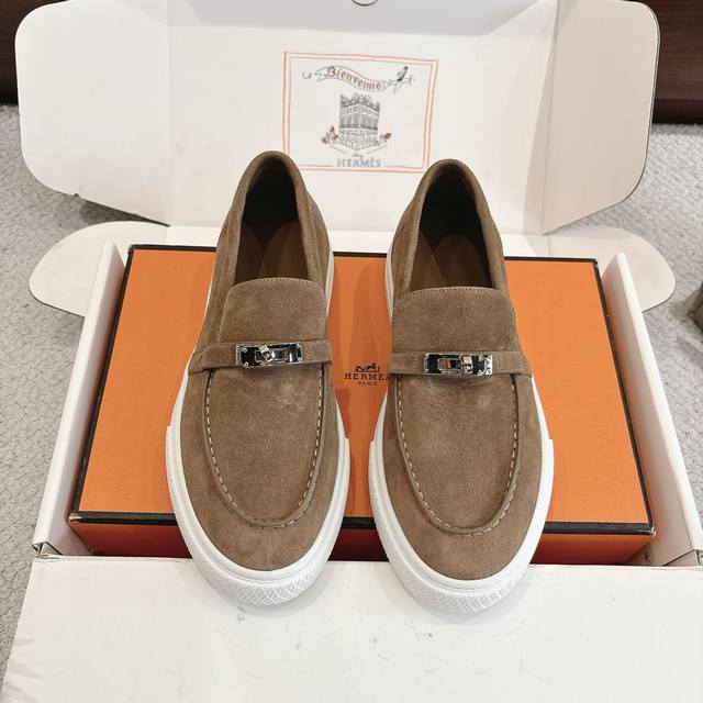 Women's and Men's 70 Hermes Sneakers Series - Stylish and Versatile, Super Comfo