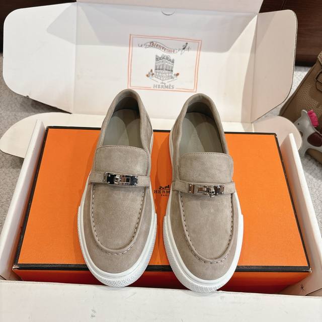 Women's and Men's 70 Hermes Sneakers Series - Stylish and Versatile, Super Comfo