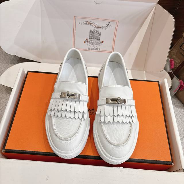 Women's and Men's 70 Hermes Sneakers Series - Stylish and Versatile, Super Comfo
