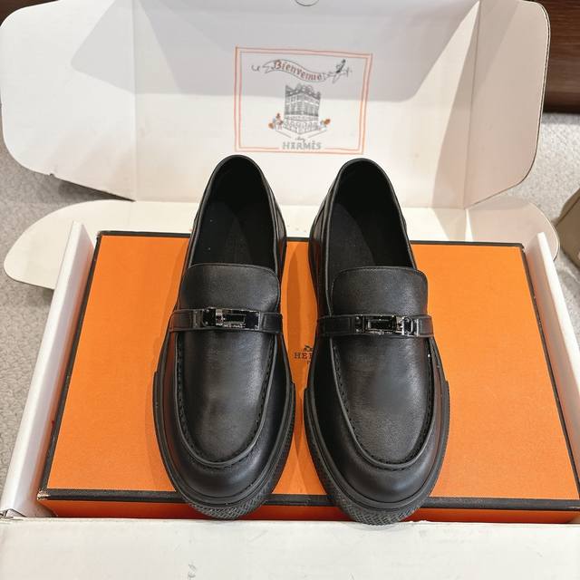 Women's and Men's 70 Hermes Sneakers Series - Stylish and versatile, super comfo