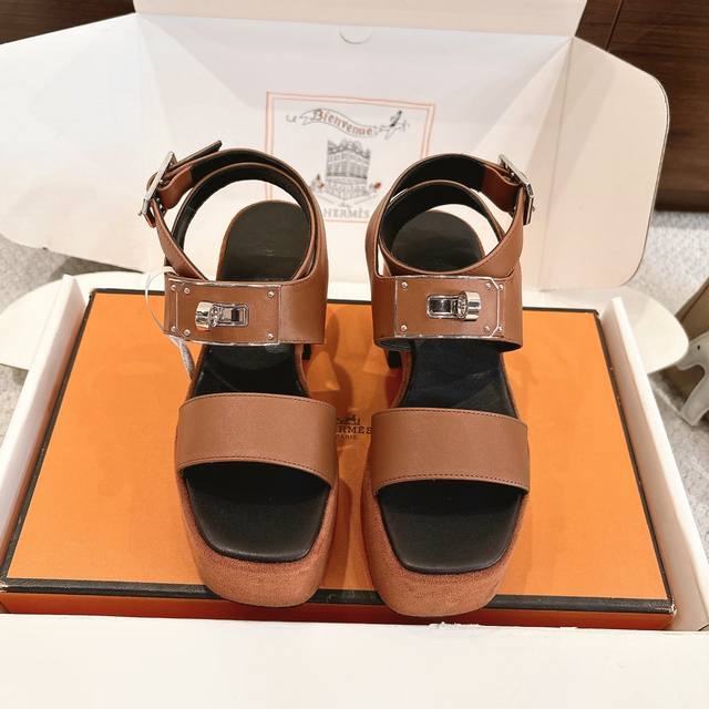 Factory Price P Hermes Lola 35 Sandals, stylish and versatile, paired with Kelly