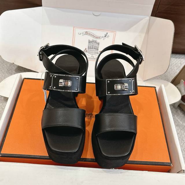 Factory Price P Hermes Lola 35 Sandals, stylish and versatile, paired with Kelly