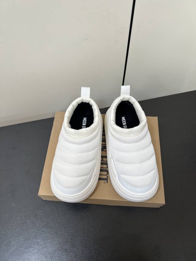 Moon Boot Luna Series 25 Autumn/Winter New Snow Boots A pair of shoes that don't