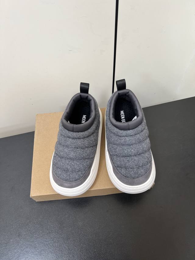 Moon Boot Luna Series 25 Autumn/Winter New Snow Boots A pair of shoes that don't