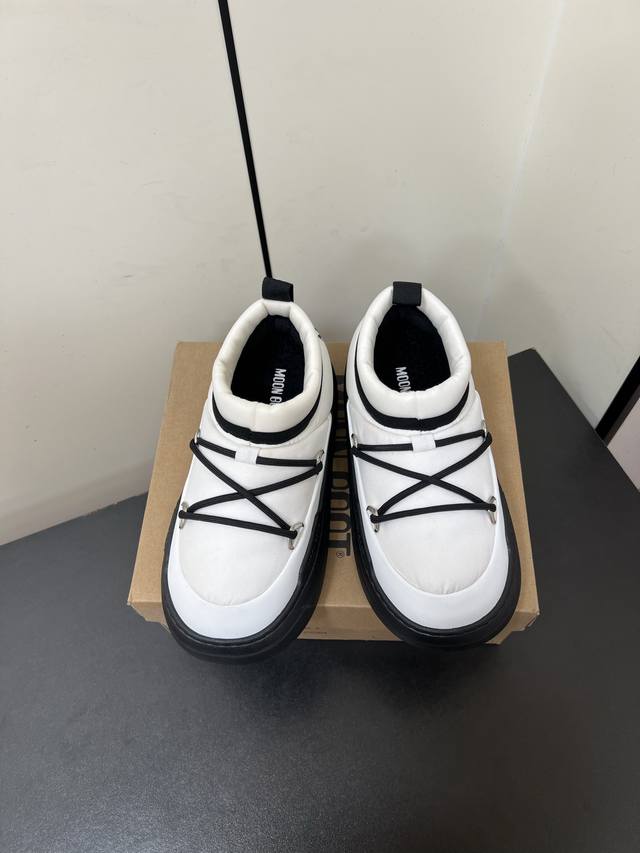 Moon Boot Luna Series 25 Autumn/Winter New Snow Boots A pair of shoes that don't