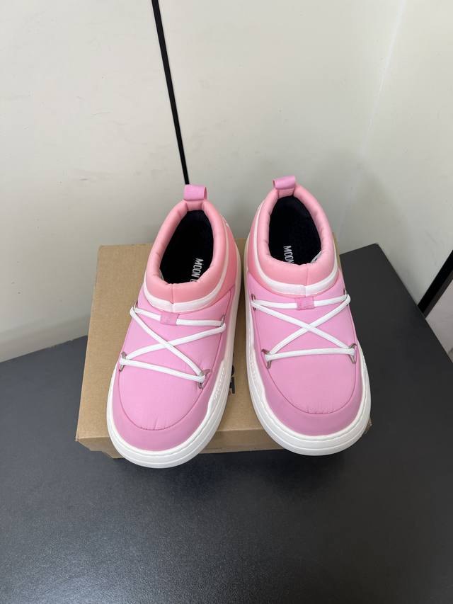 Moon Boot Luna Series 25 Autumn/Winter New Snow Boots A pair of shoes that don't