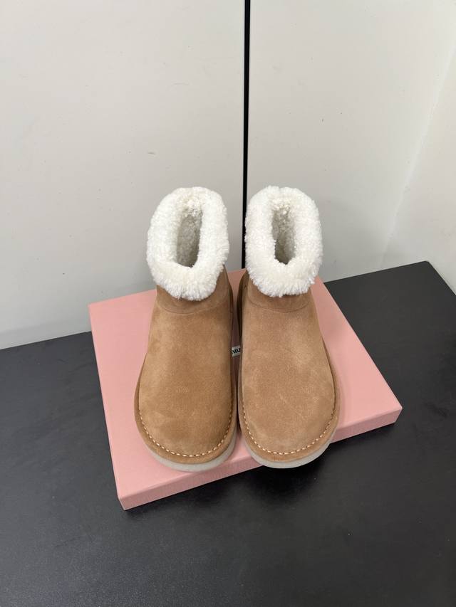 Miumiu25Fw Deck Shoes Snow Boots This is a snow boot available in light beige an