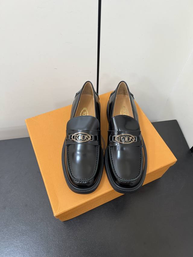 Tods New Metal T-Shaped Chain Buckle Loafers Tods loafers are as comfortable as