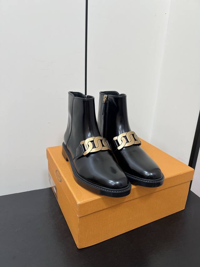 Tods 2025 Aw New Side Zipper Ankle Boots! If you've always loved ankle boots, yo