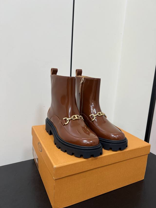 Tods 2025 Aw New Side Zipper Ankle Boots! If you've always loved ankle boots, yo