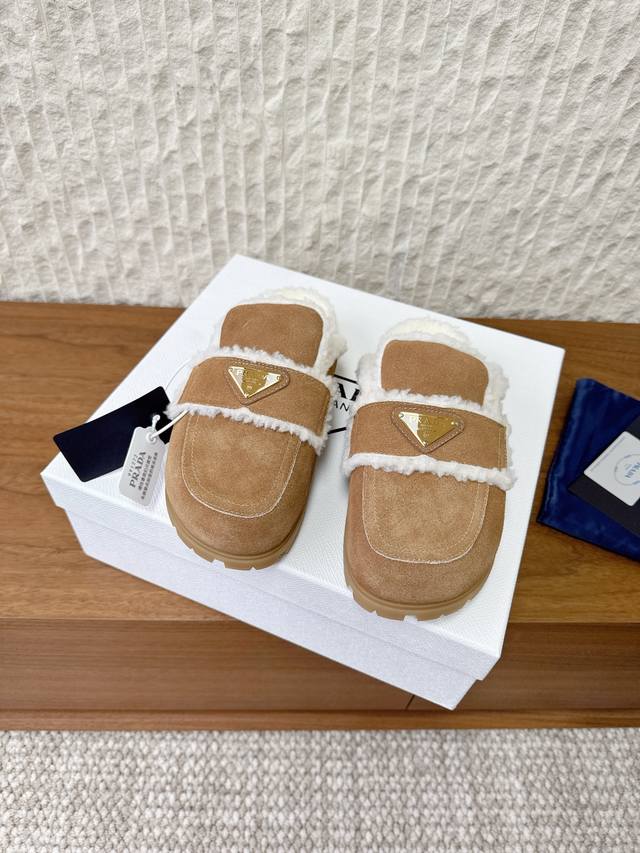 G292 Prada 25Ss Autumn/Winter New Triangle Logo Furry Slippers These sneakers co