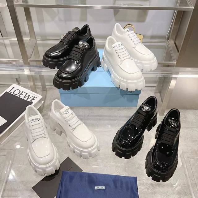 Factory Price: This innovative and avant-garde lace-up shoe embodies the dualist