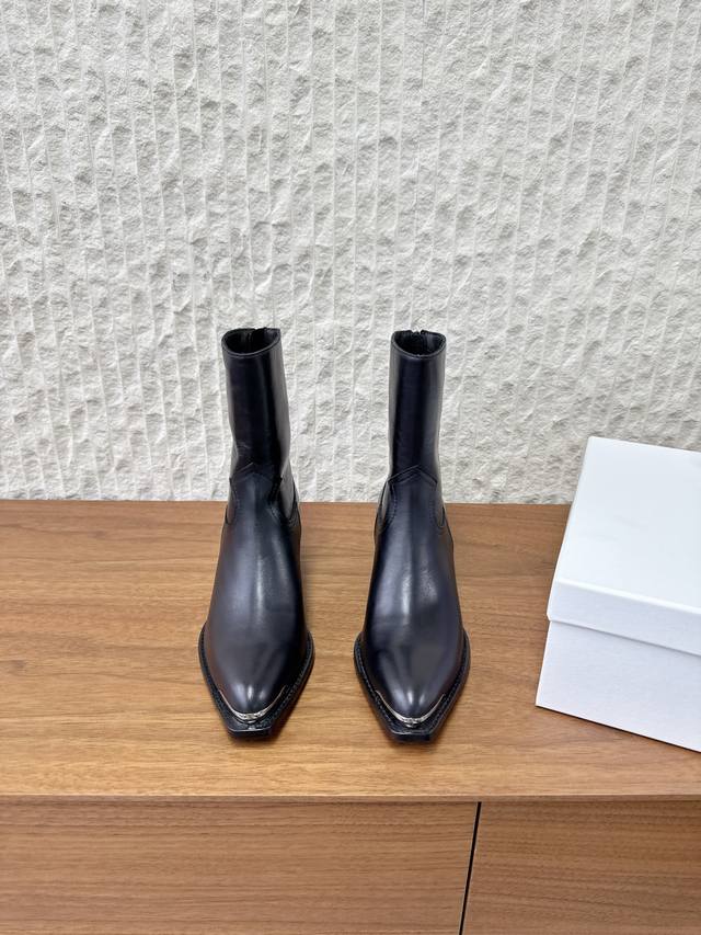 G299 Cow Leather Celine 25Ss Autumn/Winter New Retro Chunky Heel Chelsea Pointed G299 Cow Leather Celine 25Ss Autumn/Winter New Retro Chunky Heel Chelsea Pointed