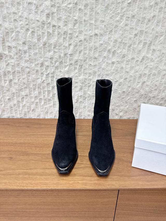 Niu Jing G299 Celine 25Ss Autumn/Winter New Retro Chunky Heel Chelsea Pointed To Niu Jing G299 Celine 25Ss Autumn/Winter New Retro Chunky Heel Chelsea Pointed To