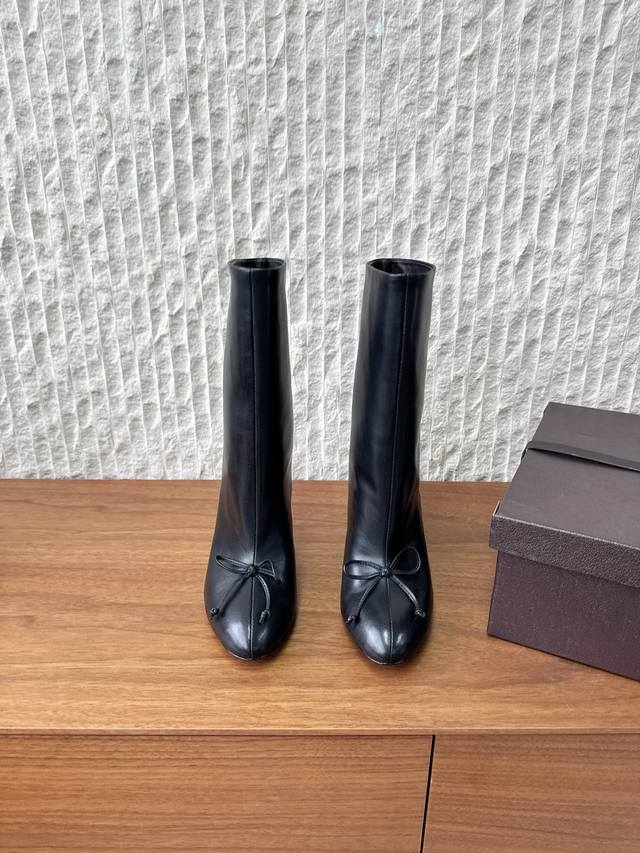 G101 Alaia 25Ss Autumn/Winter New High-Heeled Horse Hair Straight Ankle Boots El