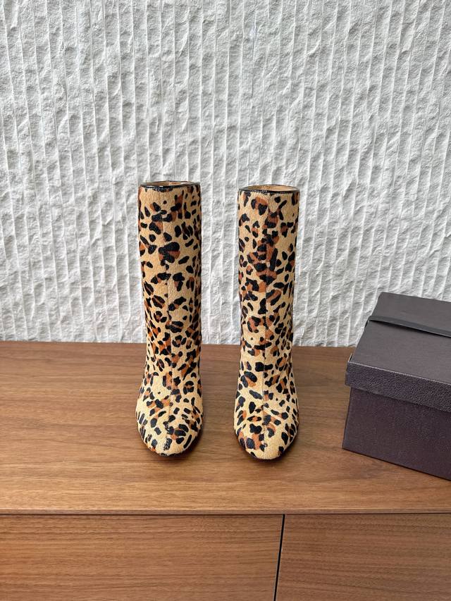 G101 Alaia 25Ss Autumn/Winter New High-Heeled Horse Hair Straight Ankle Boots El