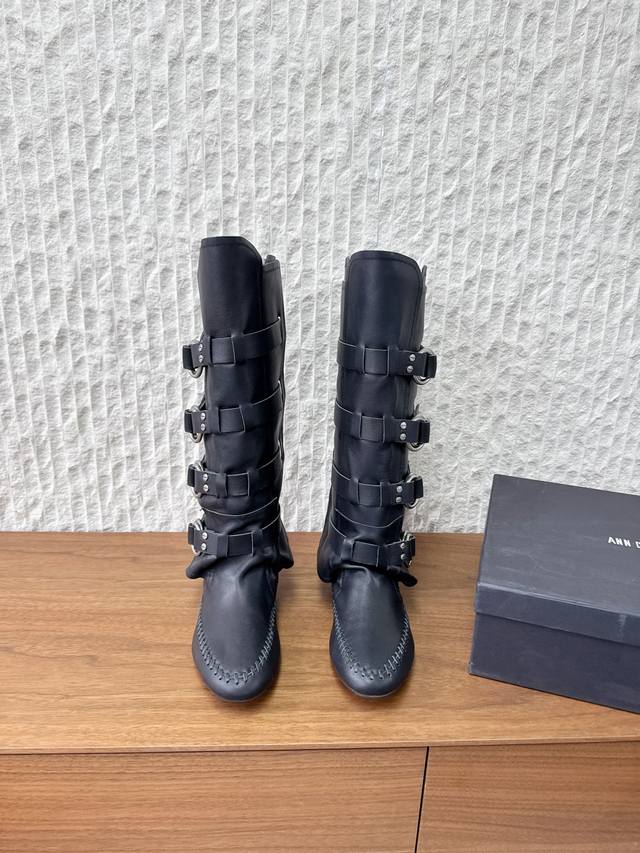 G101 Ann Demeulemesster, a niche streetwear brand, presents its new Fall/Winter