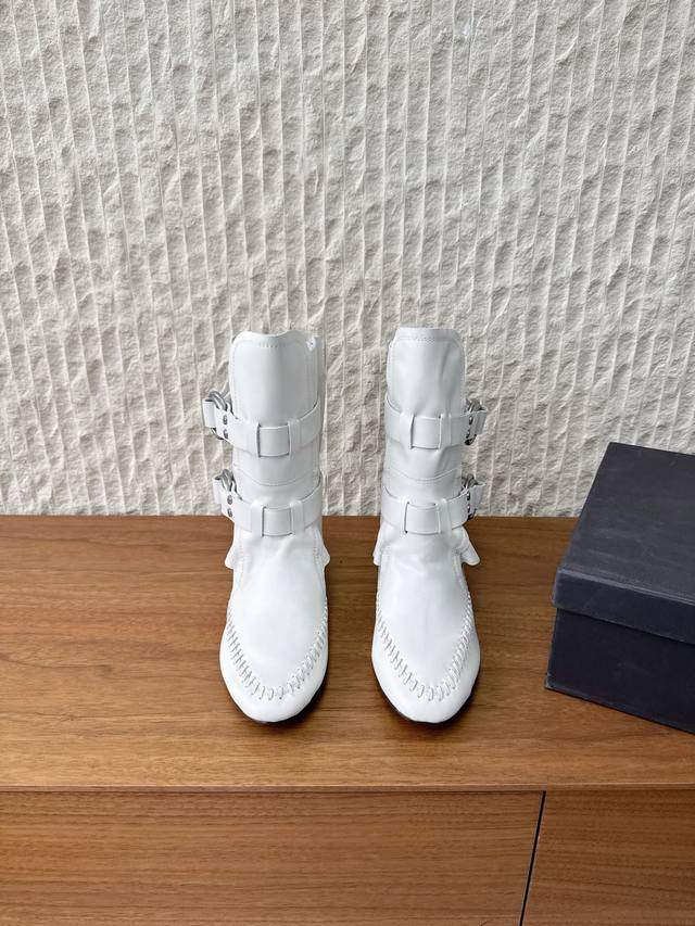 G101 Ann Demeulemesster, a niche streetwear brand, presents its new Fall/Winter