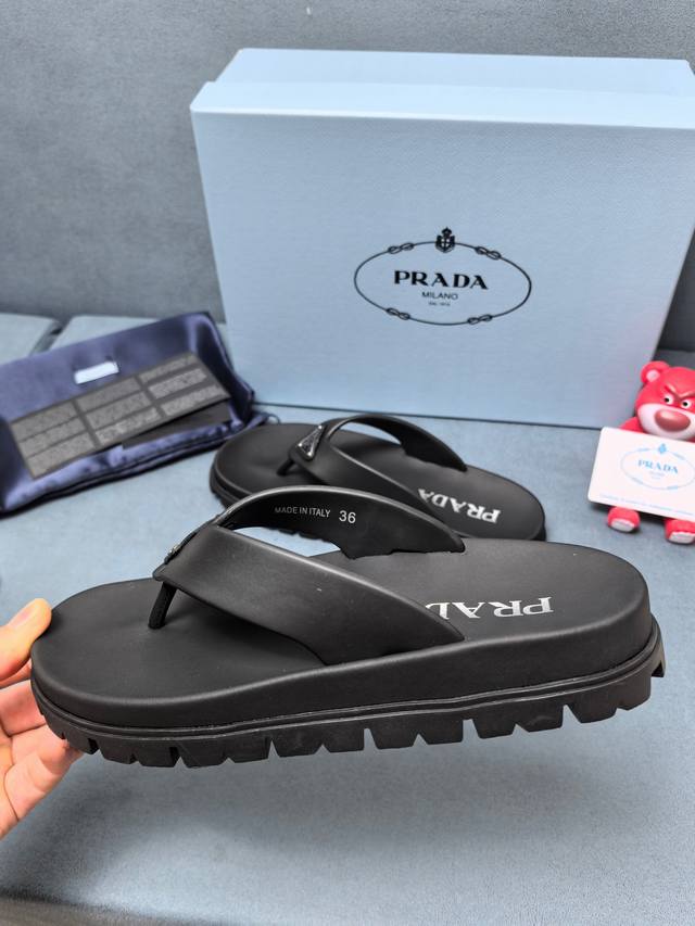 Factory Price: Prada, high-quality flip-flops, 1:1 replica of the original Ddd,