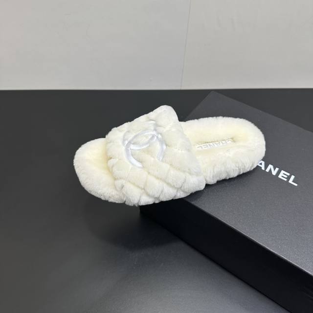 Chanel 25S Wool Fur Slippers, a hot new arrival in the early autumn collection,