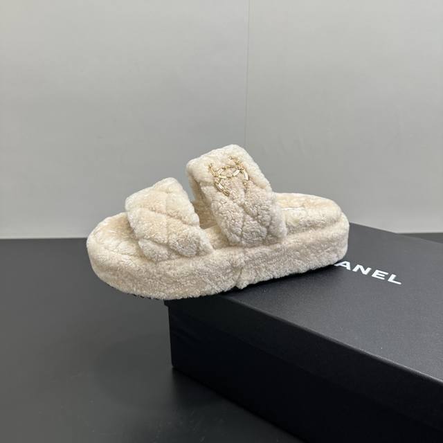 Chanel 2025 Autumn/Winter Lazy Sheep Real Wool Slip-on ...