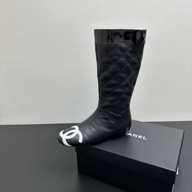 2025 Autumn Chanel Cambon Collection Quilted Back Zipper Flat Boots are here! Th
