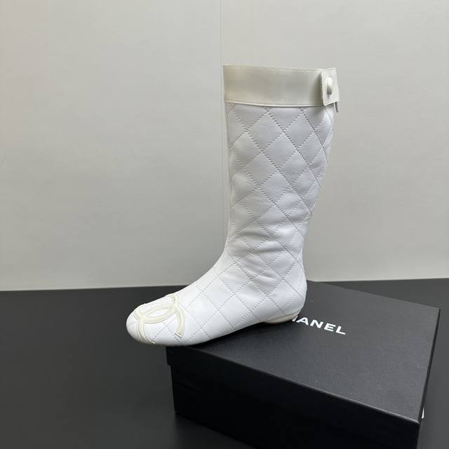 2025 Autumn Chanel Cambon Collection Quilted Back Zipper Flat Boots are here! Th