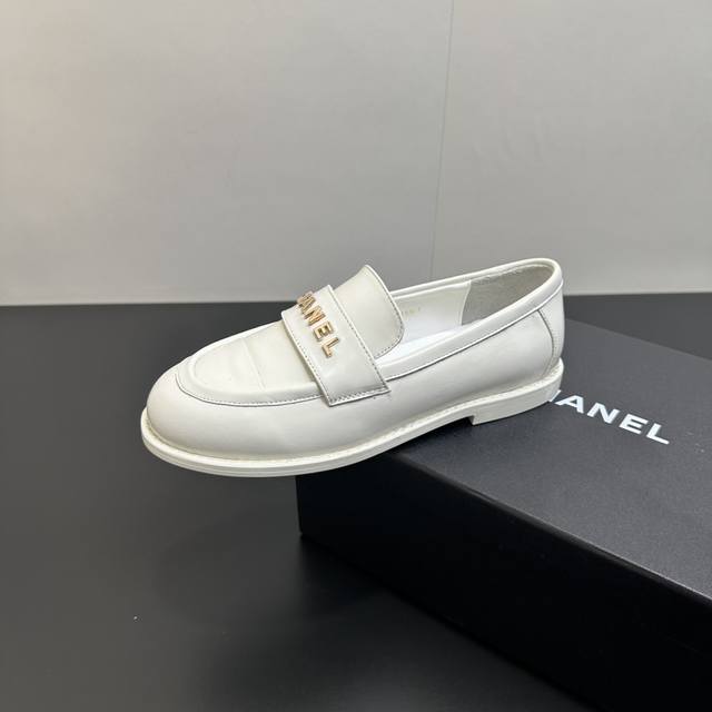 Pili 2025 Spring New Chanel Loafers with Diamond Embroidery and Letter Buckle. S