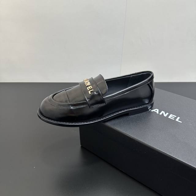 Pili 2025 Spring New Chanel Loafers with Diamond Embroidery and Letter Buckle. S