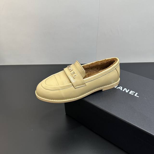 Maoli 2025 Spring New Chanel Loafers with Diamond Embroidery and Letter Buckle.