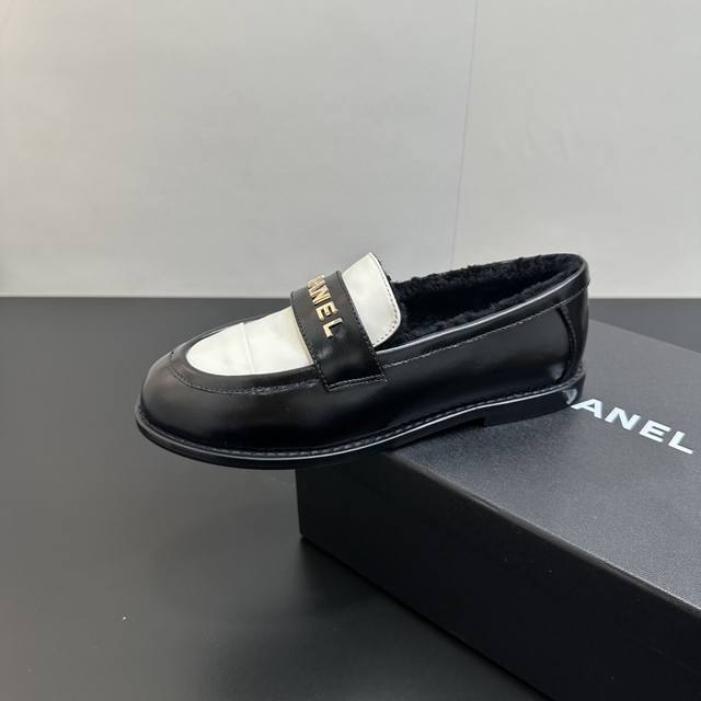 Maoli 2025 Spring New Chanel Loafers with Diamond Embroidery and Letter Buckle.