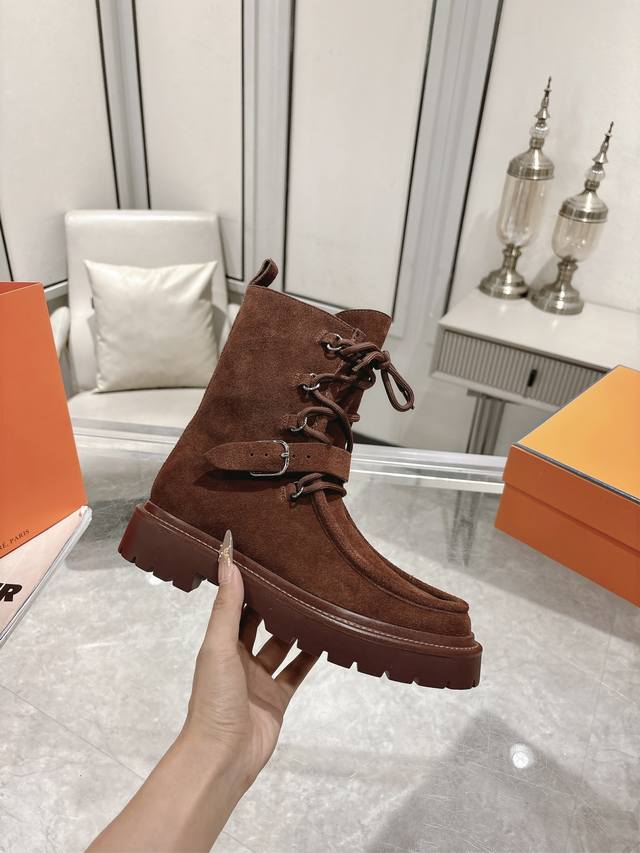 Hermes Land platform lace-up ankle boots, made of calfskin with a thick rubber s