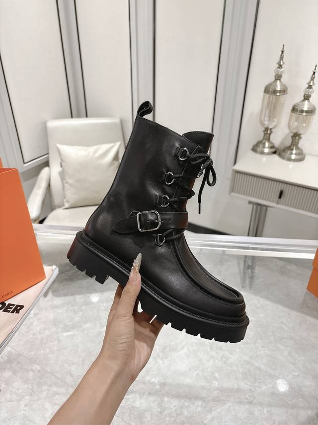 Hermes Land platform lace-up ankle boots, made of calfskin with a thick rubber s