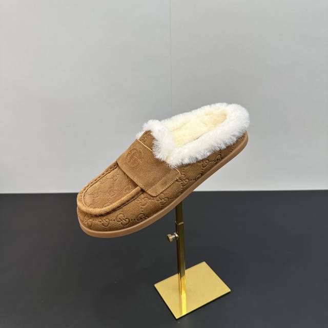2025 Gucci Merino Wool Slip-on Sandals, a reinterpretation of Gucci's equestrian 2025 Gucci Merino Wool Slip-on Sandals, a reinterpretation of Gucci's equestrian