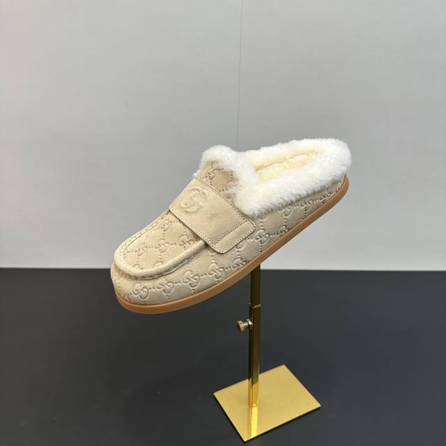 2025 Gucci new Merino wool slip-on sandals, reinterpreting Gucci's equestrian tr 2025 Gucci new Merino wool slip-on sandals, reinterpreting Gucci's equestrian tr